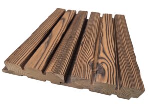 Ribbad bränd träpanel för fasad